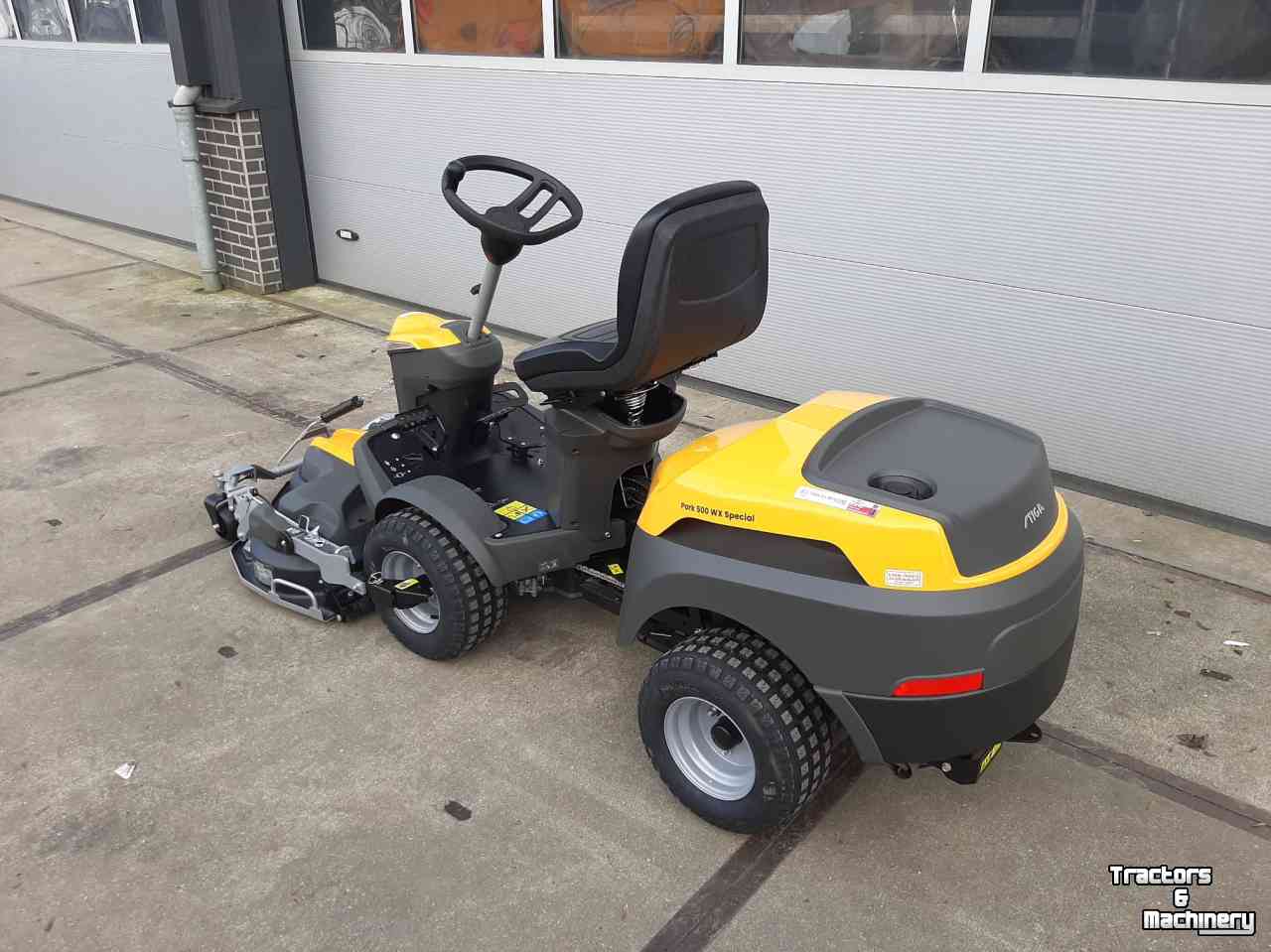 Ride-on mower Stiga Stiga Park 500 WX  frontmaaier  zitmaaier