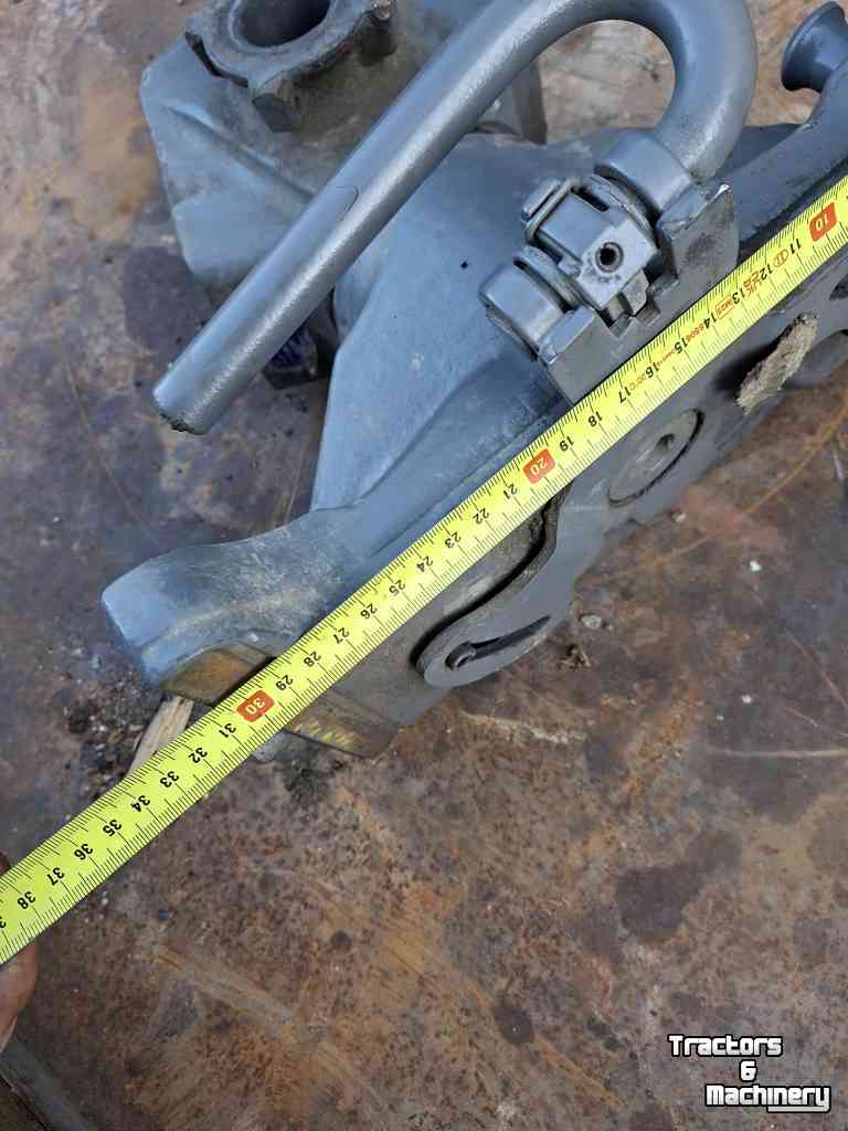 Used parts for tractors Fendt Trekbek trekhaak Rockinger 810d1240c fendt john deere
