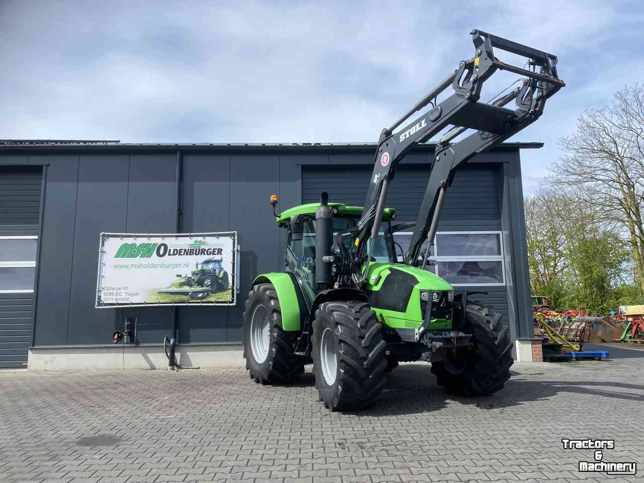 Tractors Deutz-Fahr 5115 GS met Stoll voorlader