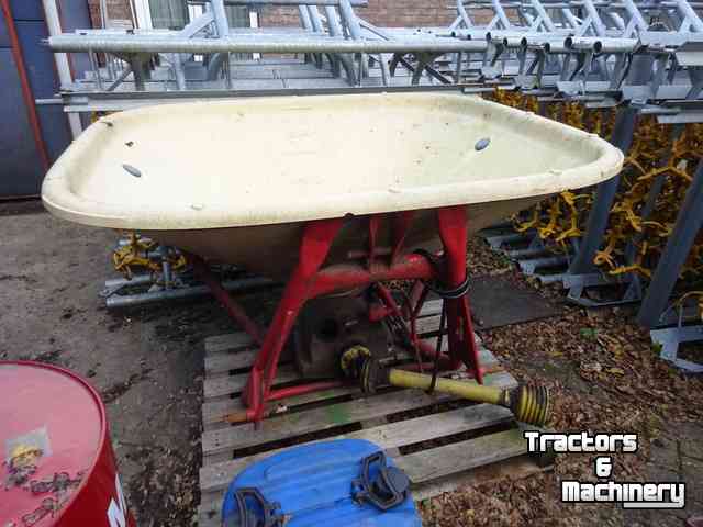 Fertilizer spreader Vicon pendelstrooier