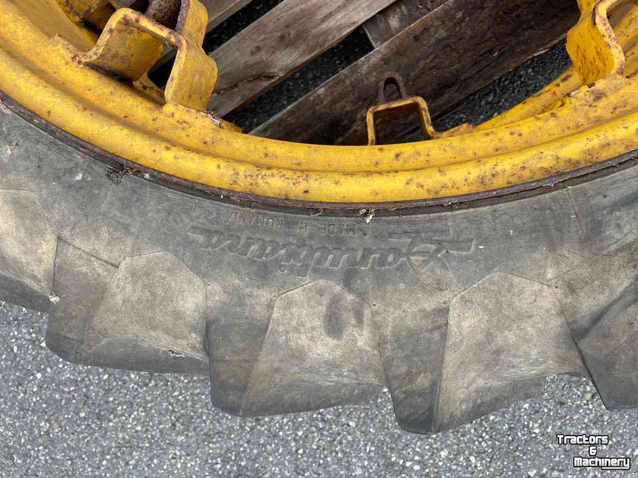 Wheels, Tyres, Rims & Dual spacers Danubiana 9.5/9-36R set wielen