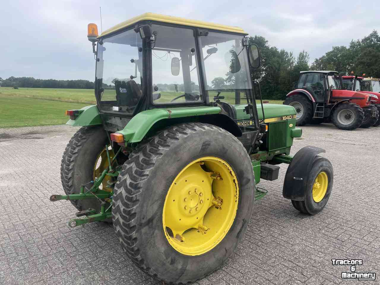 Tractor John Deere 1640 MC-1 cab.