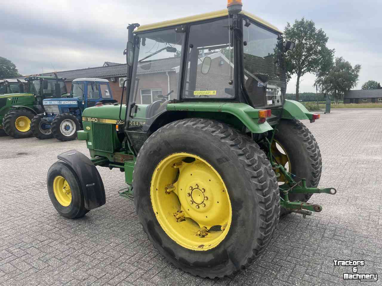Tractor John Deere 1640 MC-1 CAB.