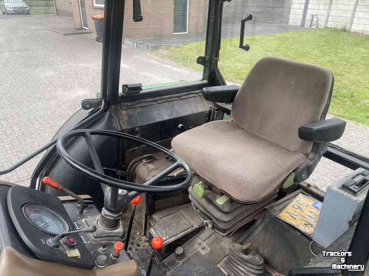 Tractor John Deere 1640 MC-1 cab.