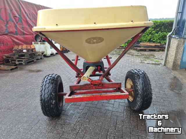 Fertilizer spreader Vicon Pendelstrooier
