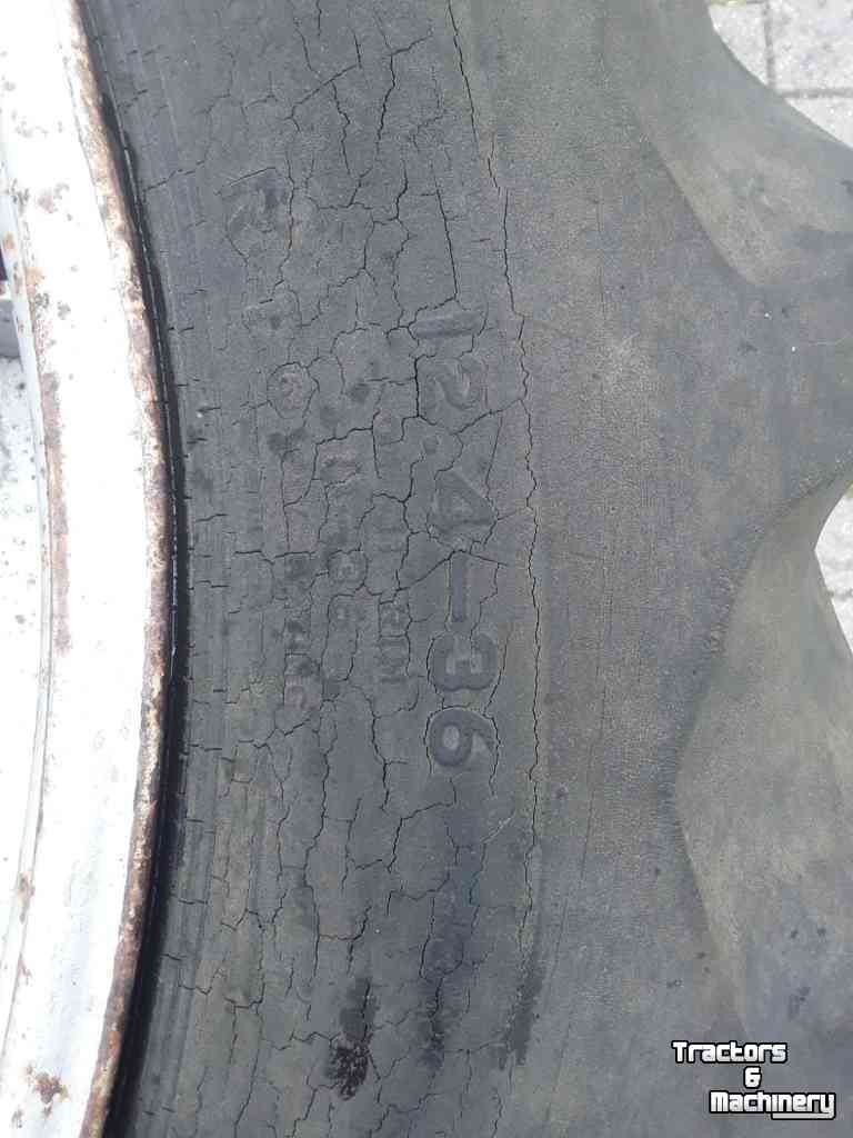 Wheels, Tyres, Rims & Dual spacers Firestone 12.4/r36