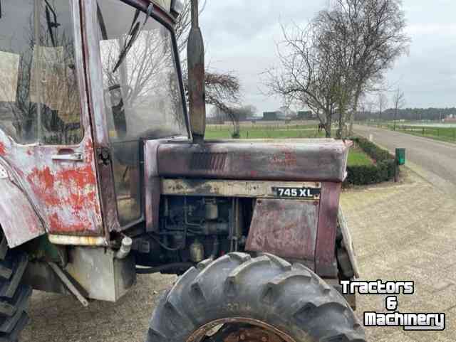 Tractors International 745 XL
