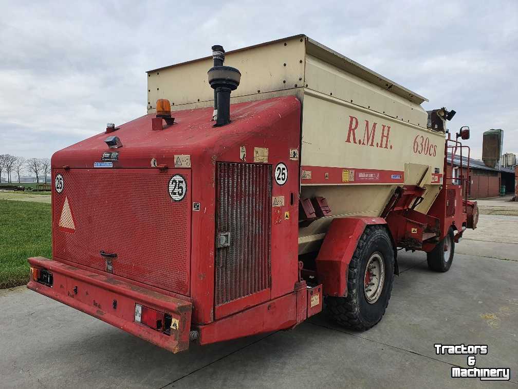 Self-propelled feed mixer RMH 630 CS