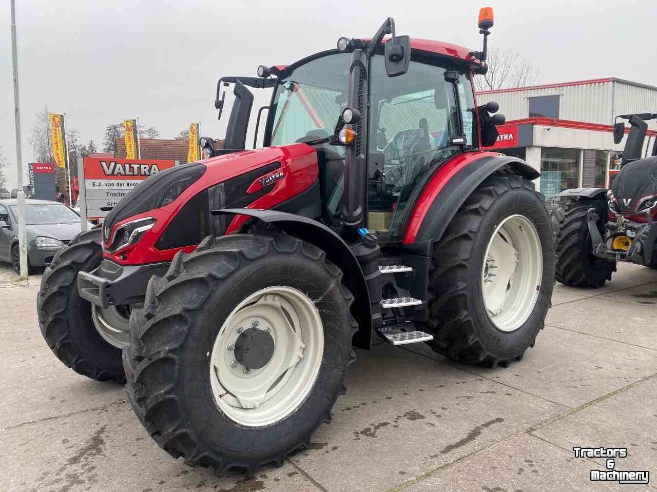 Tractors Valtra G125eH