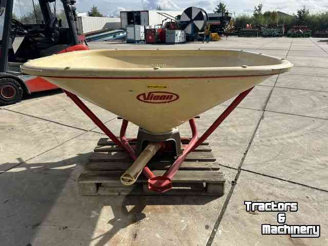 Fertilizer spreader Vicon pendel strooier