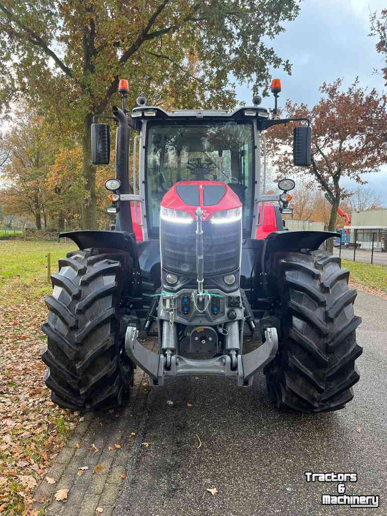 Tractors Massey Ferguson 8S.225 Dyna-VT Exclusive Limited Edition