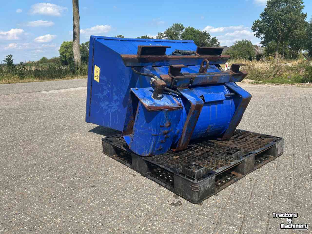 Sawdust spreader for boxes Detech DT