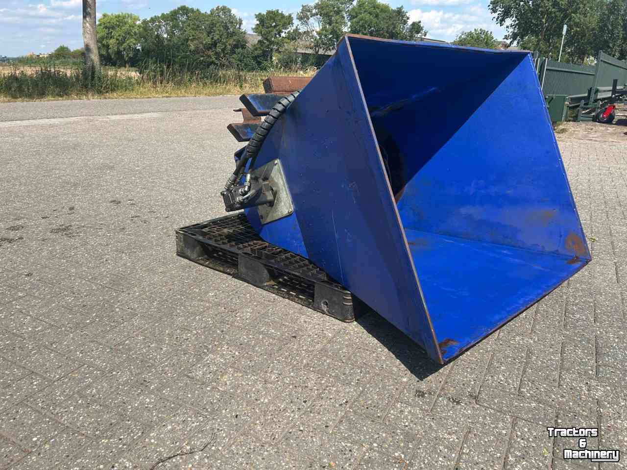 Sawdust spreader for boxes Detech DT