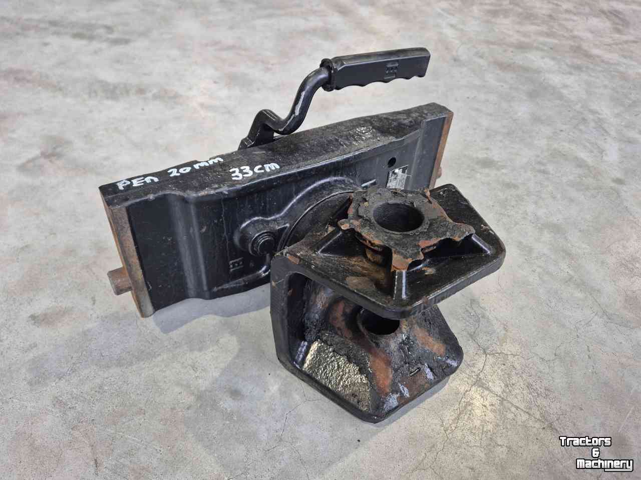 Used parts for tractors Case-IH New Holland trekhaken 320mm, 330mm en 390mm trekhaken