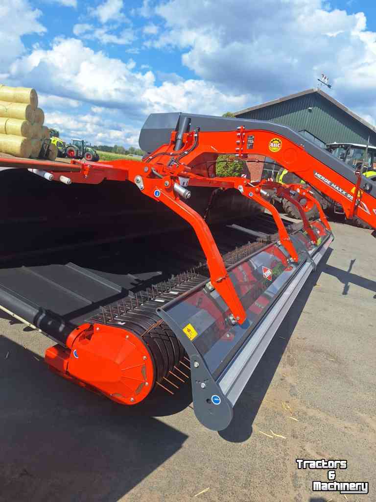 Rake Kuhn Merge Maxx 950