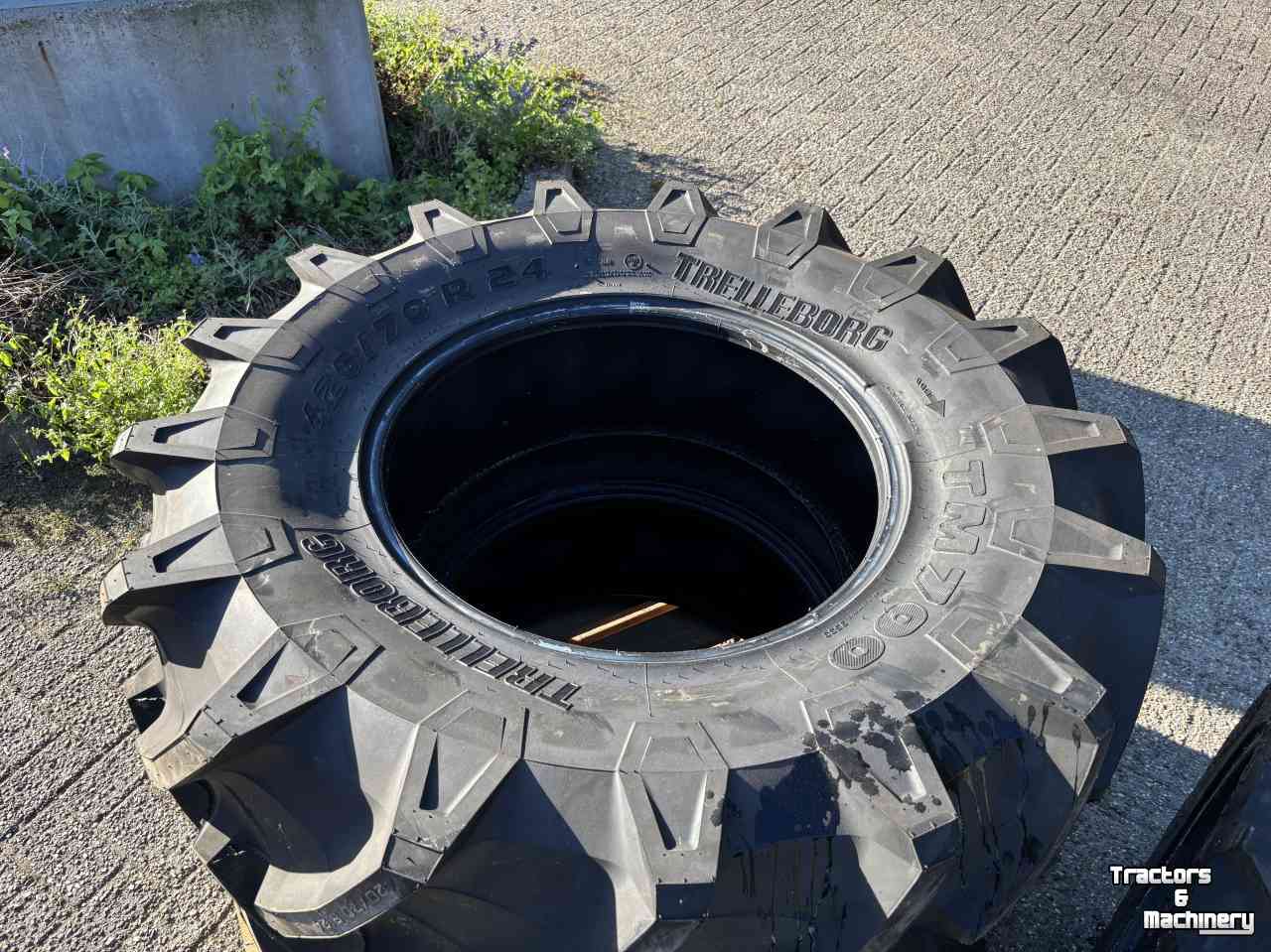 Wheels, Tyres, Rims & Dual spacers Trelleborg 420/70R24 & 280/70R18 Demontage