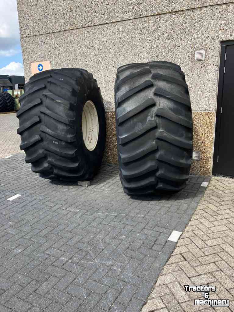 Wheels, Tyres, Rims & Dual spacers Firestone Set ALL TRACTION 23 Nok 40mm  900/60R32 compleet op Velg aansluiting 280/335/10gaats