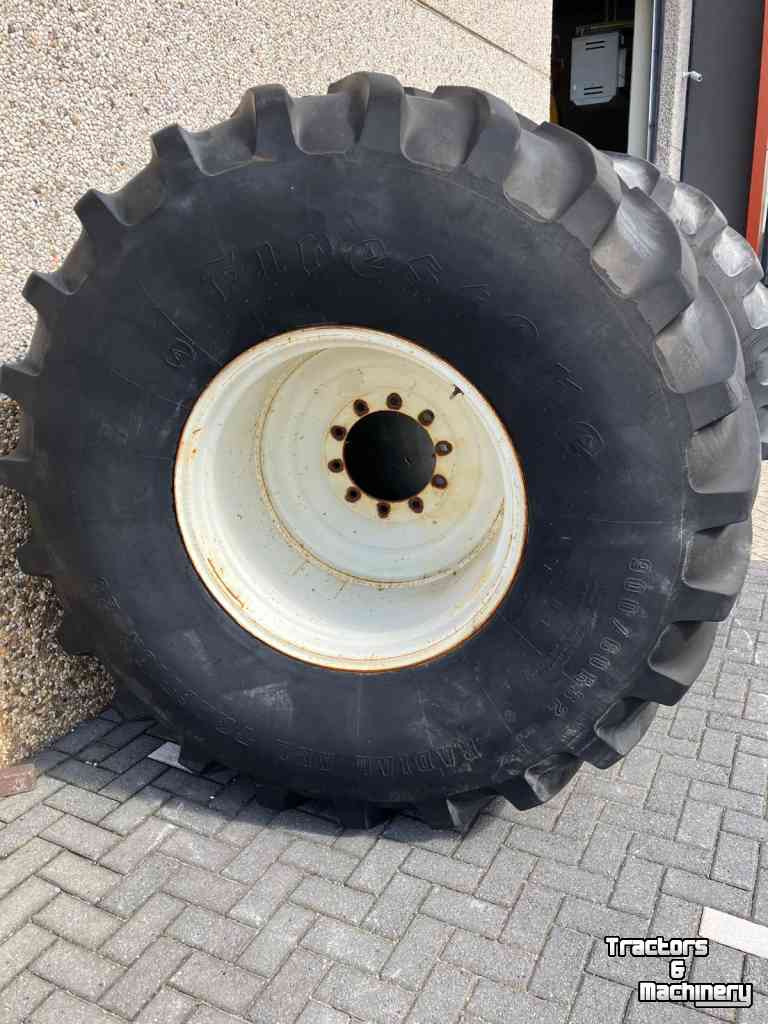 Wheels, Tyres, Rims & Dual spacers Firestone Set ALL TRACTION 23 Nok 40mm  900/60R32 compleet op Velg aansluiting 280/335/10gaats