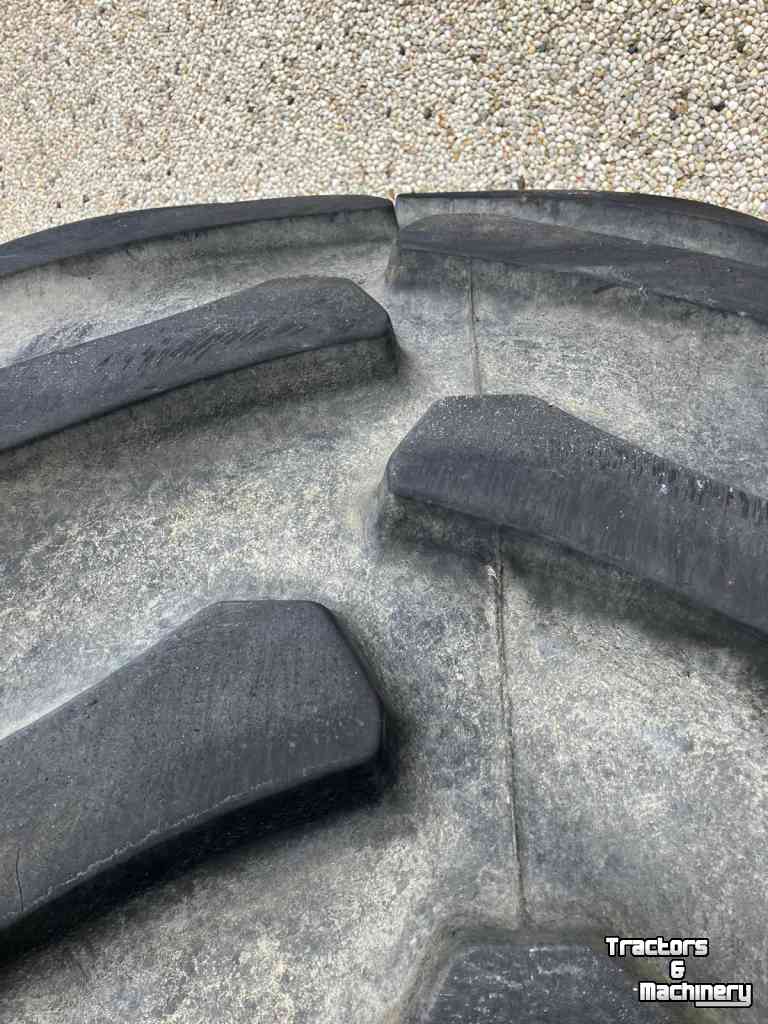 Wheels, Tyres, Rims & Dual spacers Firestone Set ALL TRACTION 23 Nok 40mm  900/60R32 compleet op Velg aansluiting 280/335/10gaats