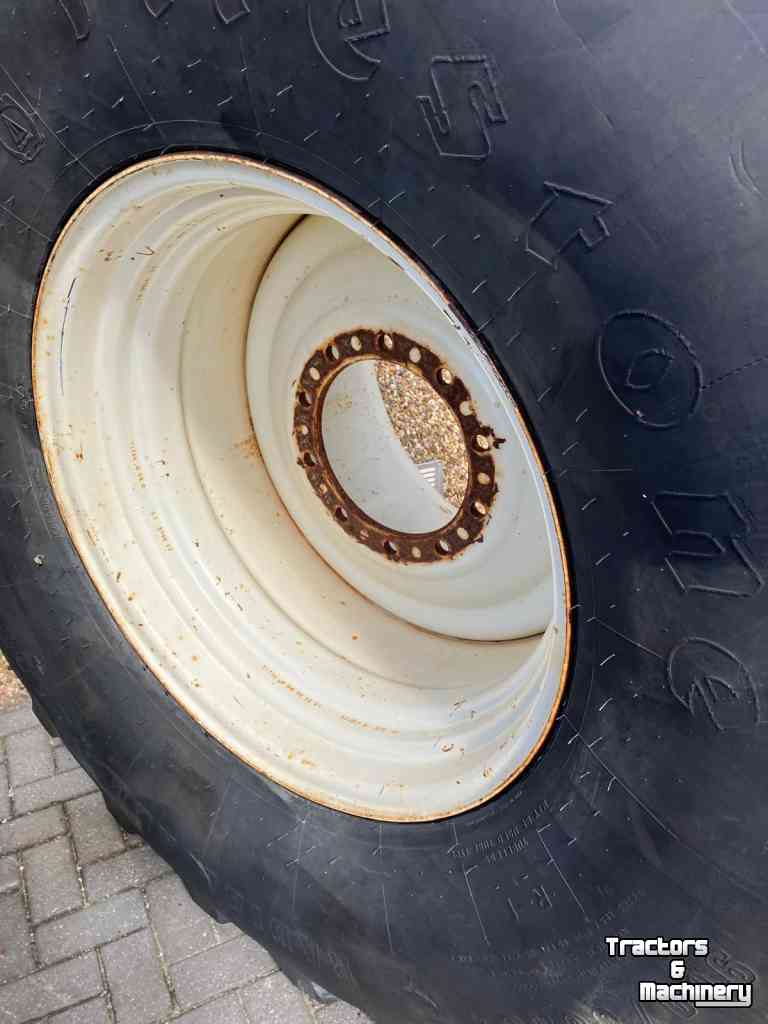 Wheels, Tyres, Rims & Dual spacers Firestone Set ALL TRACTION 23 Nok 40mm  900/60R32 compleet op Velg aansluiting 280/335/10gaats
