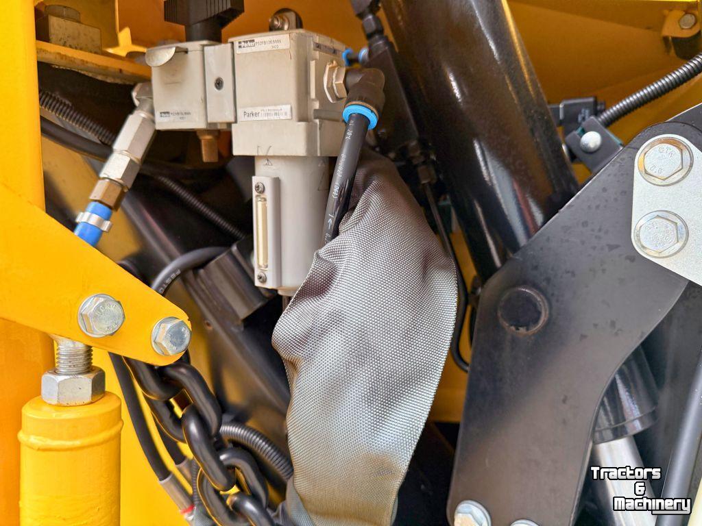 Cornhead New Holland 60BFI Stalkbuster / Kemper 460 Plus