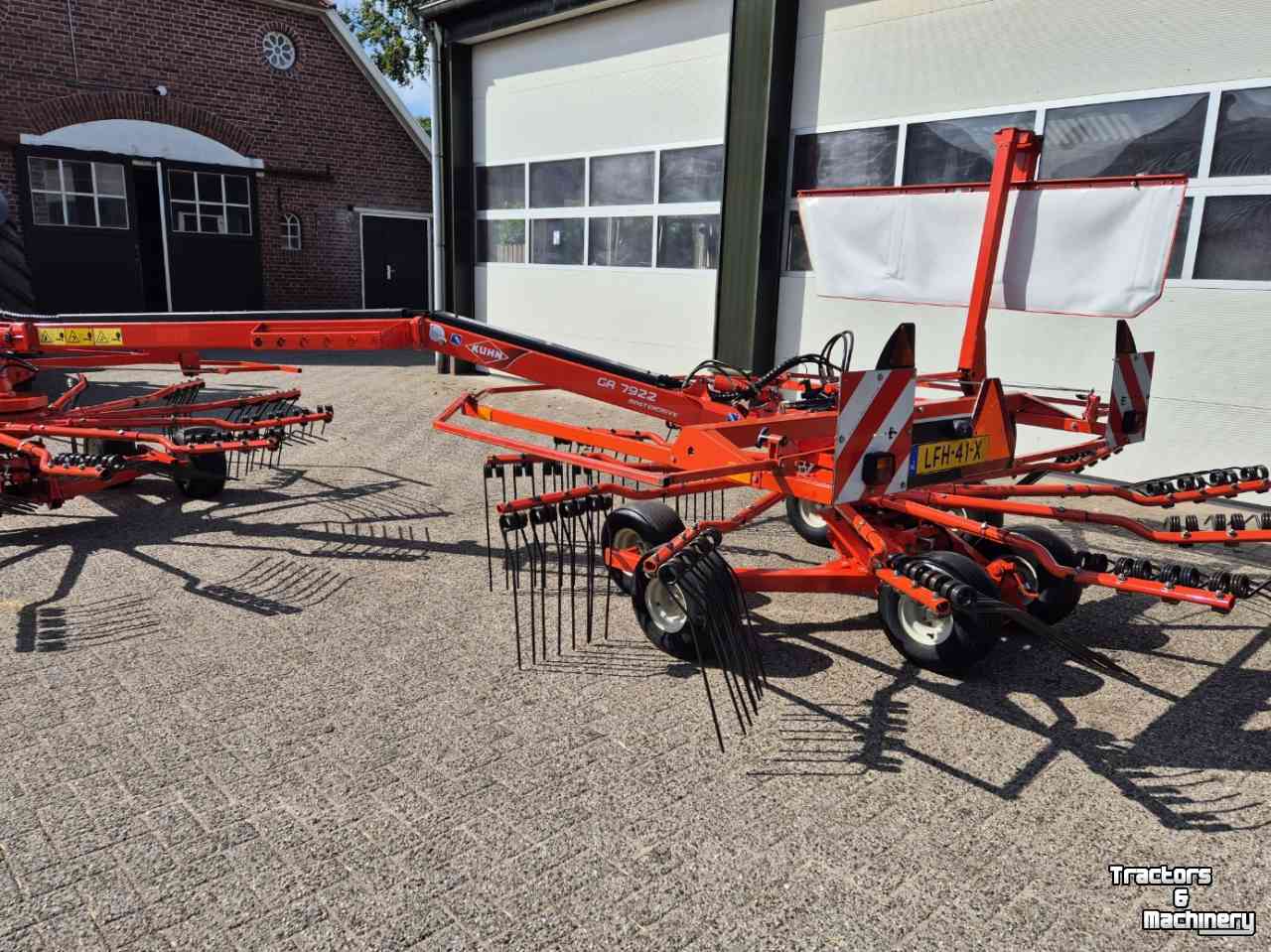 Rake Kuhn GA7922 treintje zijafleg hark