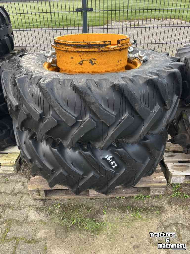 Wheels, Tyres, Rims & Dual spacers  16.9R28 naast 20.5R25
