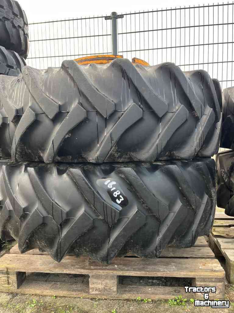 Wheels, Tyres, Rims & Dual spacers  16.9R28 naast 20.5R25