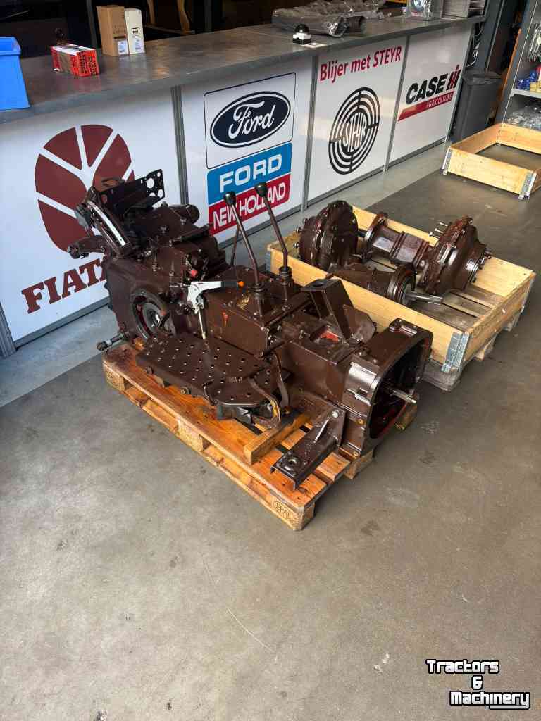 Used parts for tractors Fiat 70-66 transmissie en achterassen
