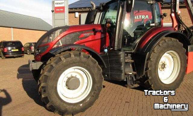 Tractors Valtra T174 Versu Smart Touch Tractor Traktor