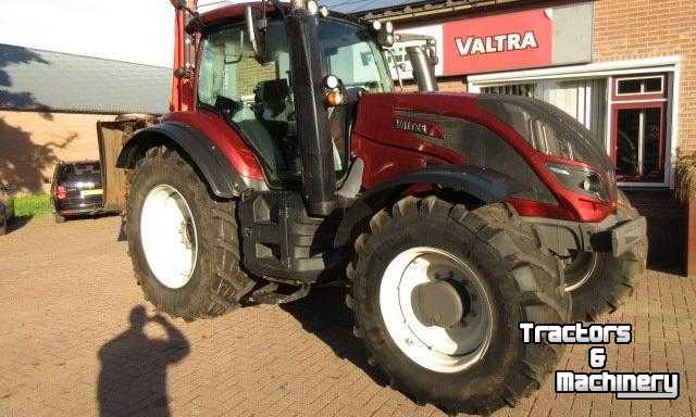 Tractors Valtra T174 Versu Smart Touch Tractor Traktor