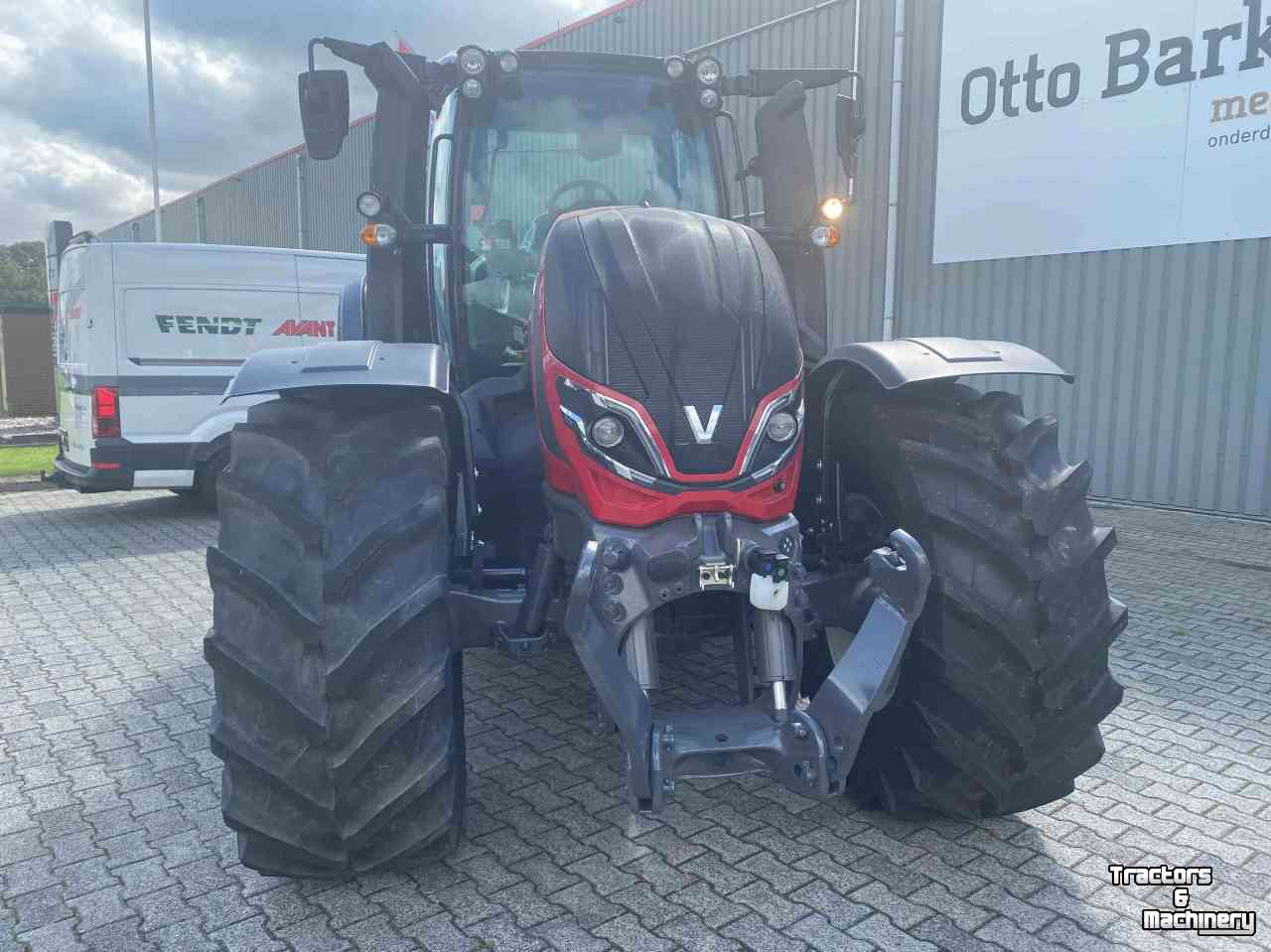 Tractors Valtra T215A