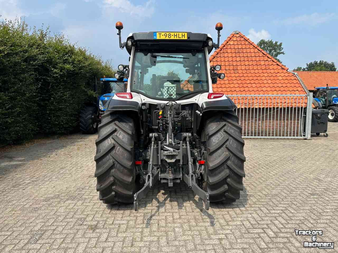 Tractor Valtra G125