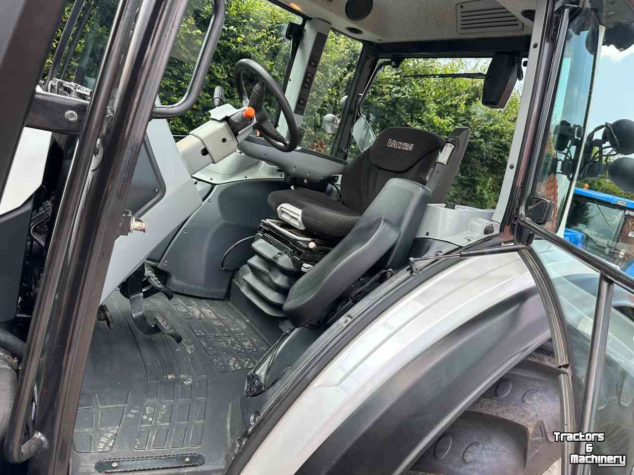 Tractor Valtra G125