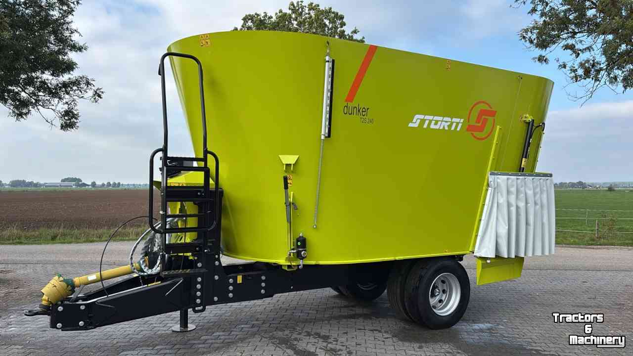 Feed mixer Storti T2S 240 voermengwagen