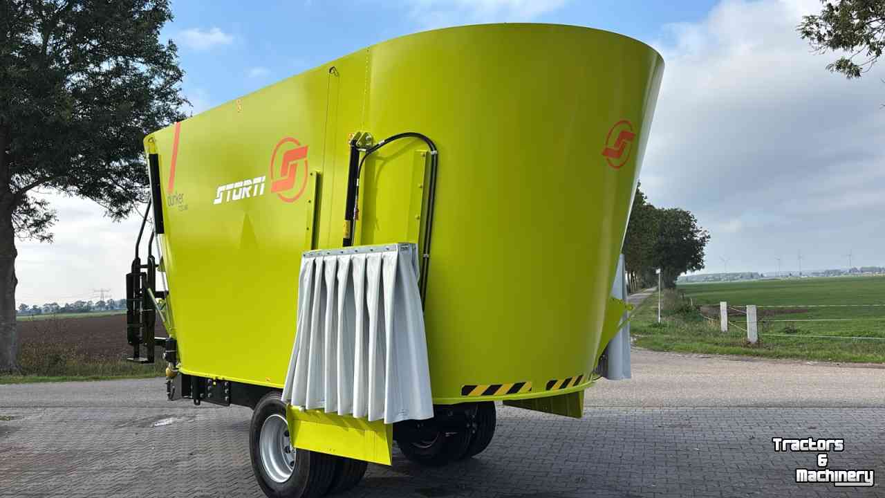 Feed mixer Storti T2S 240 voermengwagen