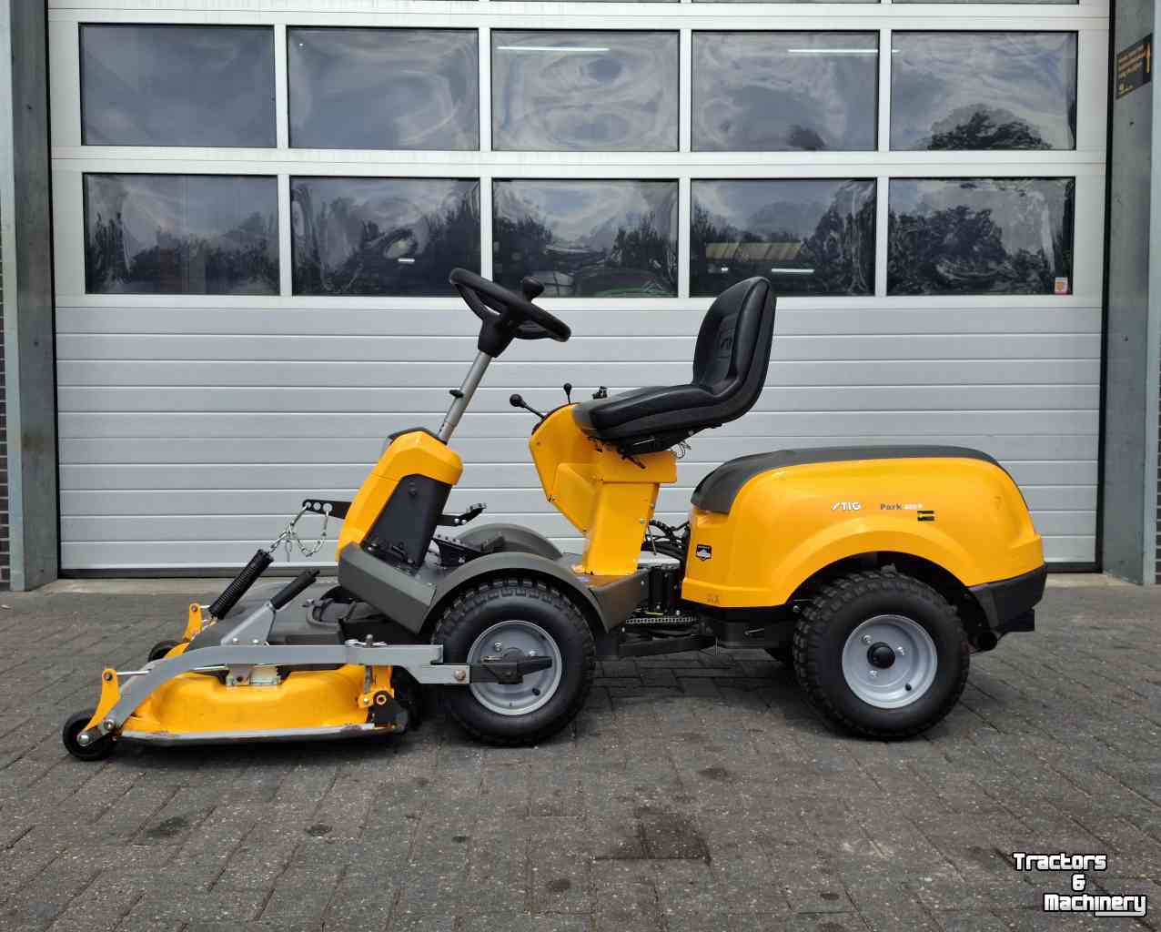Ride-on mower Stiga PARK 420 P