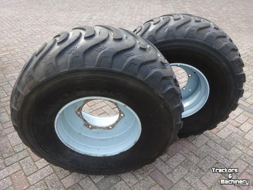 Wheels, Tyres, Rims & Dual spacers Alliance Set gazonbanden op velgen