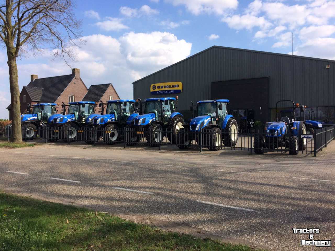 Horticultural Tractors New Holland BOOMER 55  ROPS KRUIP