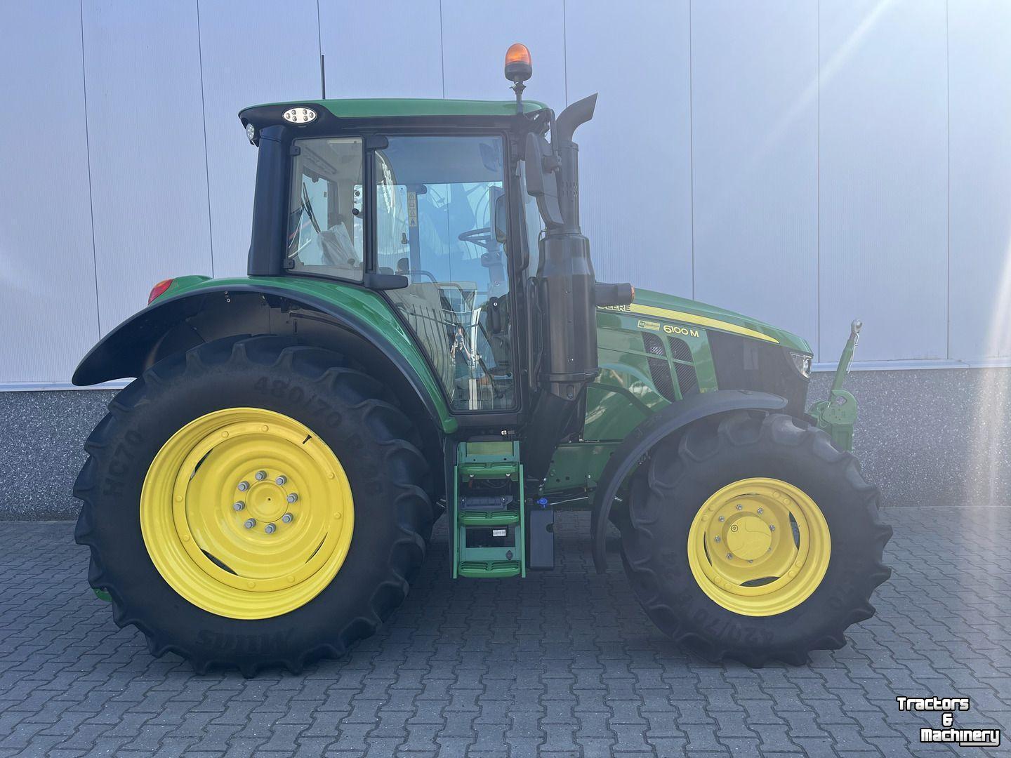 Tractor John Deere 6100M