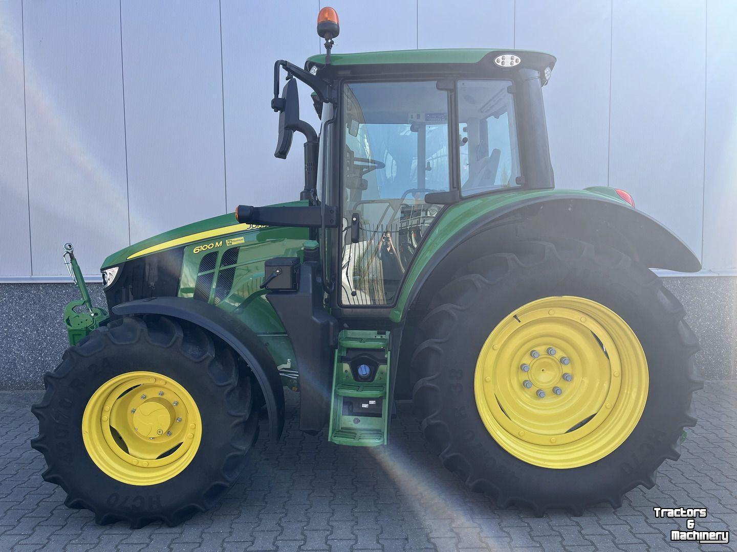 Tractor John Deere 6100M