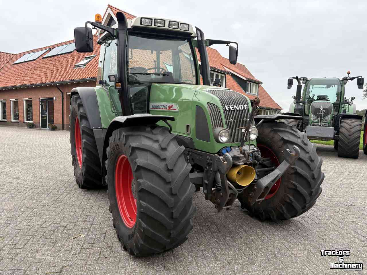 Tractor Fendt 716