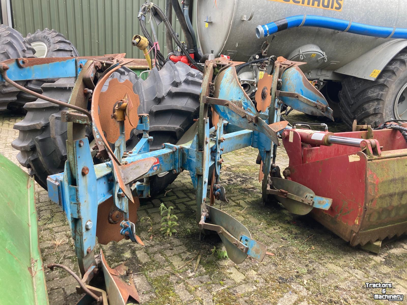 Ploughs Ransomes DP7