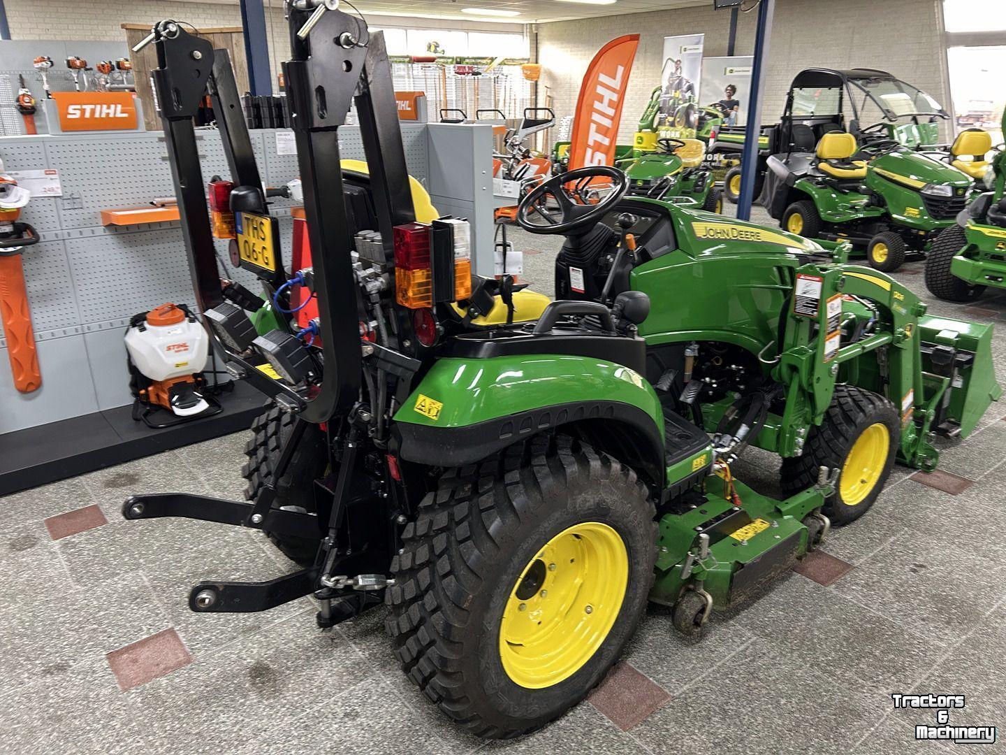 Small-track Tractor John Deere 2026R