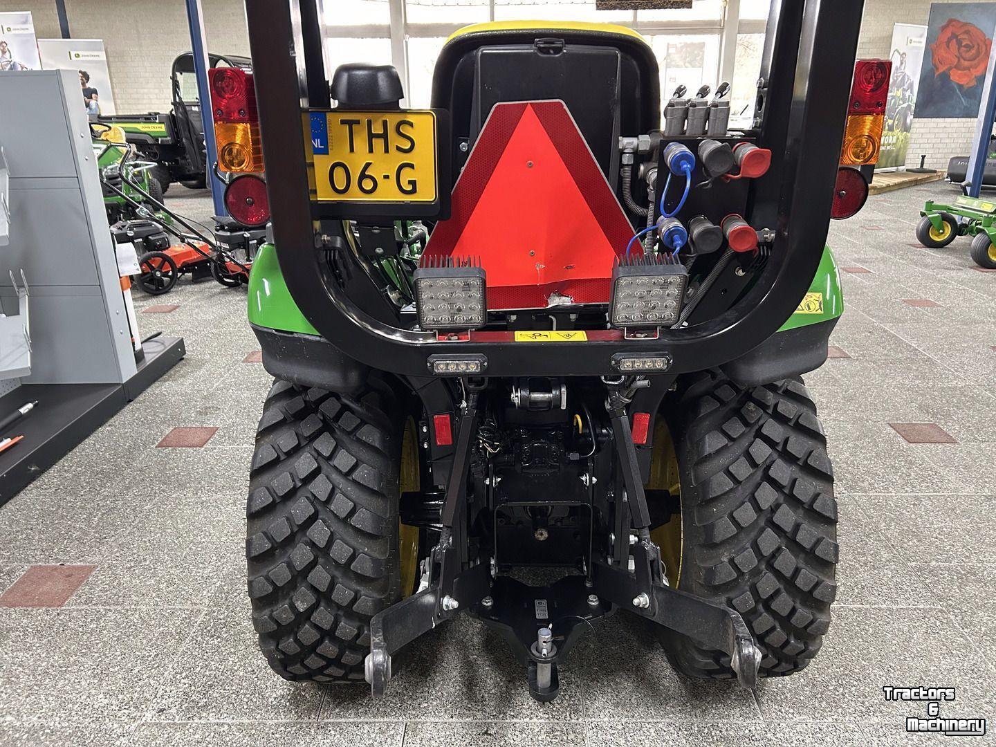 Small-track Tractor John Deere 2026R
