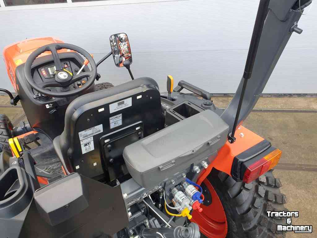 Horticultural Tractors Kubota LX 401  compact tractor