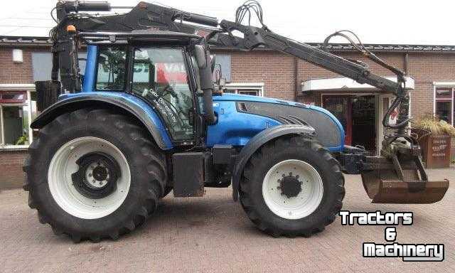 Tractors Valtra T202 Direct met FMV 490 kraan