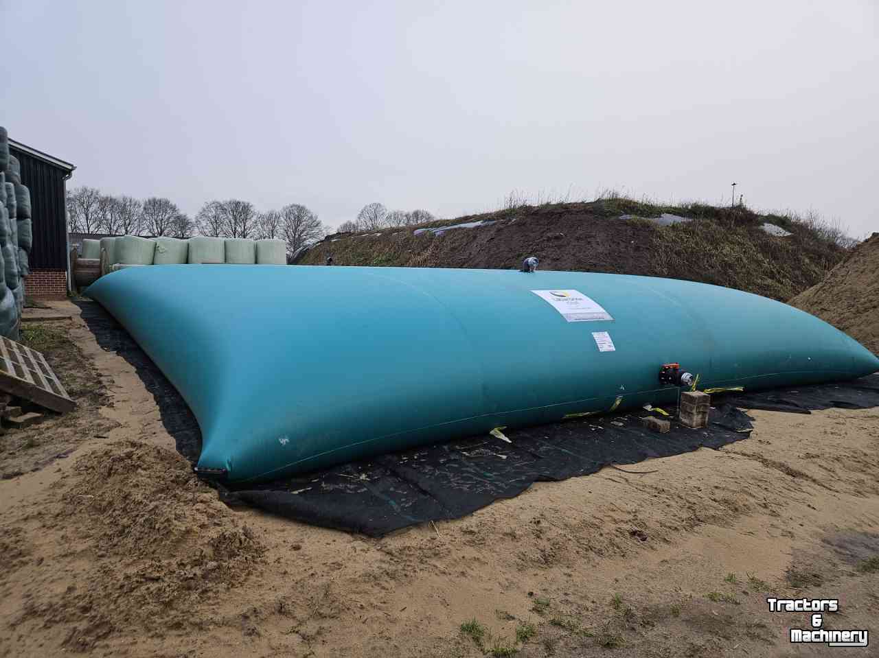 Slurry tank  Labaronne citaf mestzak vloeibare kunstmest zak