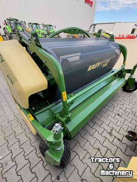 Forage-harvester Krone BigX 580 + EF300 pickup en EC 600-2 8R maisbek