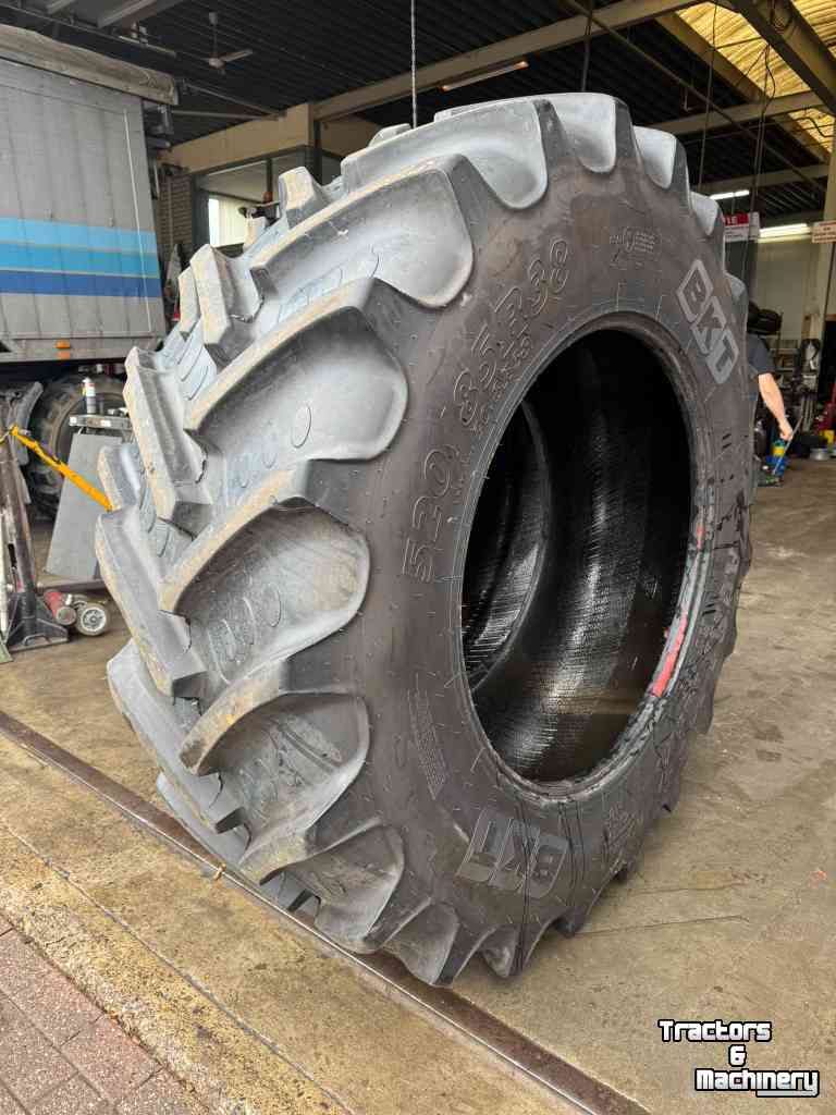 Wheels, Tyres, Rims & Dual spacers BKT 520/85R38 (20.8R38)